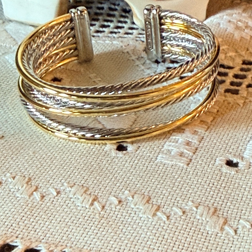 Fashion Bracelet.Cable design.not silver or gold.Only fashion wear. No designer - Picture 2 of 11